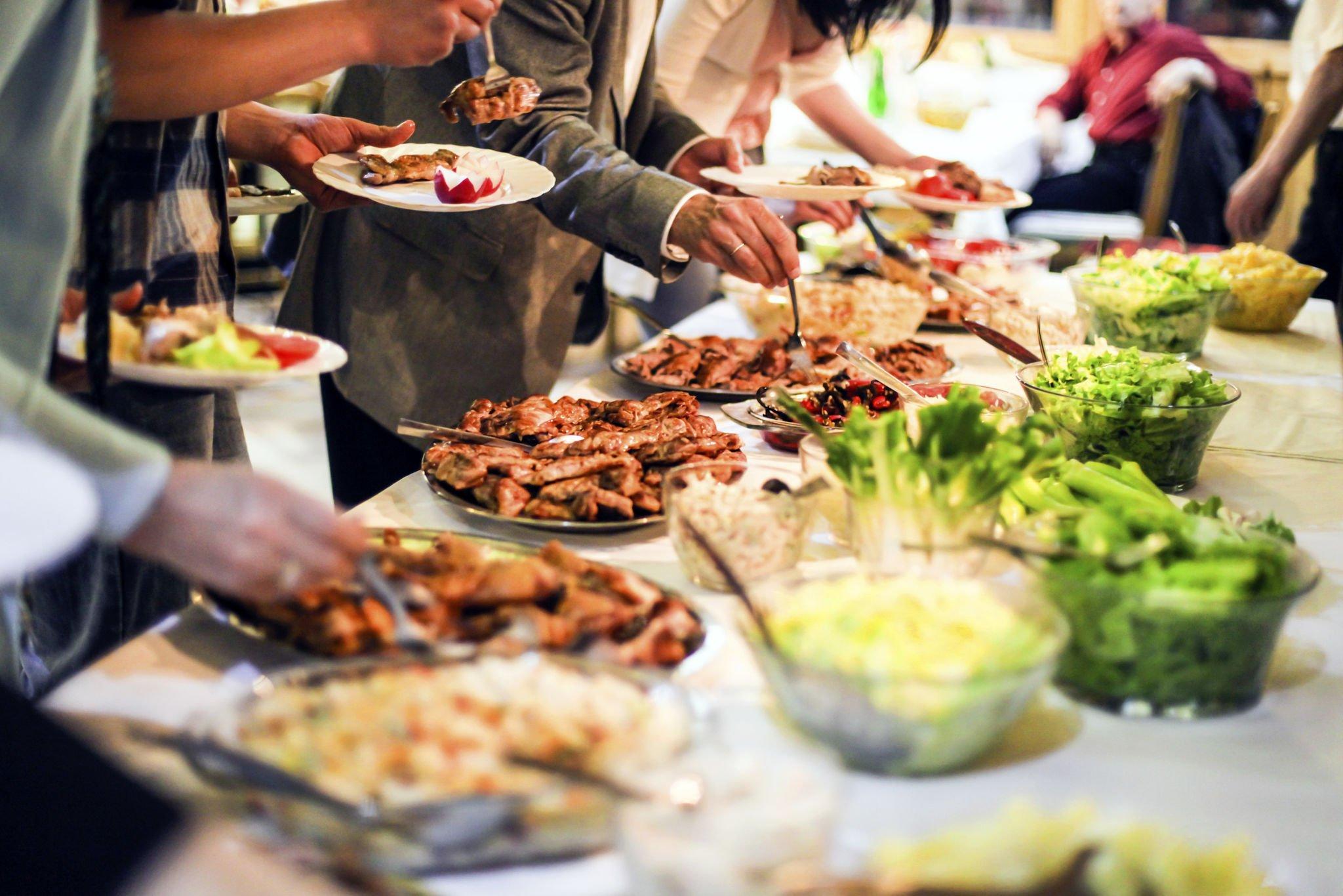 How Much Tip for Buffet Dinner?